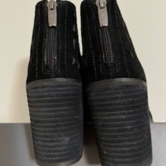 12M Vince Camuto Suede peep toe black shoe bootie - Picture 6 of 13